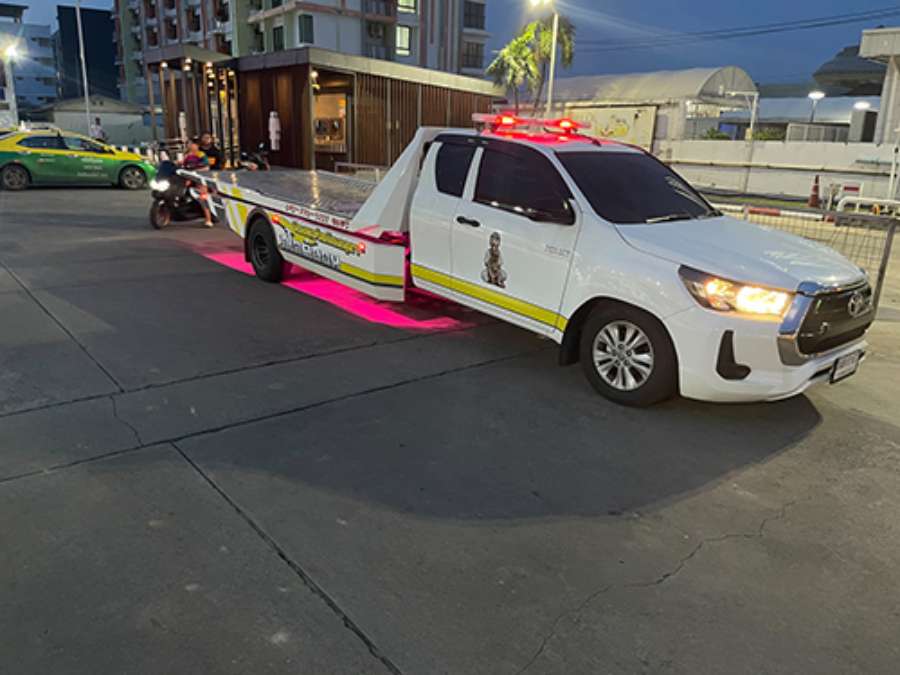 16 - https://petchcarslidedonmuang24hours.com | เพชร By น้องพอร์ตน้องนุดาสไลด์ออน ให้บริการรถยก รถสไลด์ รถลากจูง ตลอด 24 ชั่วโมง ราคาถูก บริการรวดเร็ว ครอบคลุมการขนส่งรถยนต์ มอเตอร์ไซค์ สินค้า และช่วยเหลือฉุกเฉิน