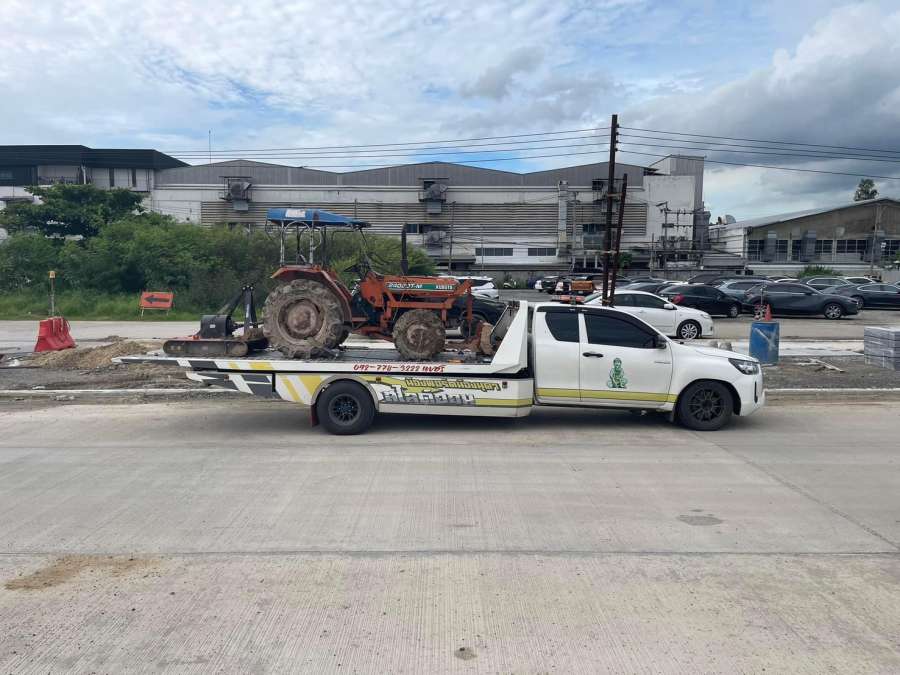 26 - https://petchcarslidedonmuang24hours.com | เพชร By น้องพอร์ตน้องนุดาสไลด์ออน ให้บริการรถยก รถสไลด์ รถลากจูง ตลอด 24 ชั่วโมง ราคาถูก บริการรวดเร็ว ครอบคลุมการขนส่งรถยนต์ มอเตอร์ไซค์ สินค้า และช่วยเหลือฉุกเฉิน