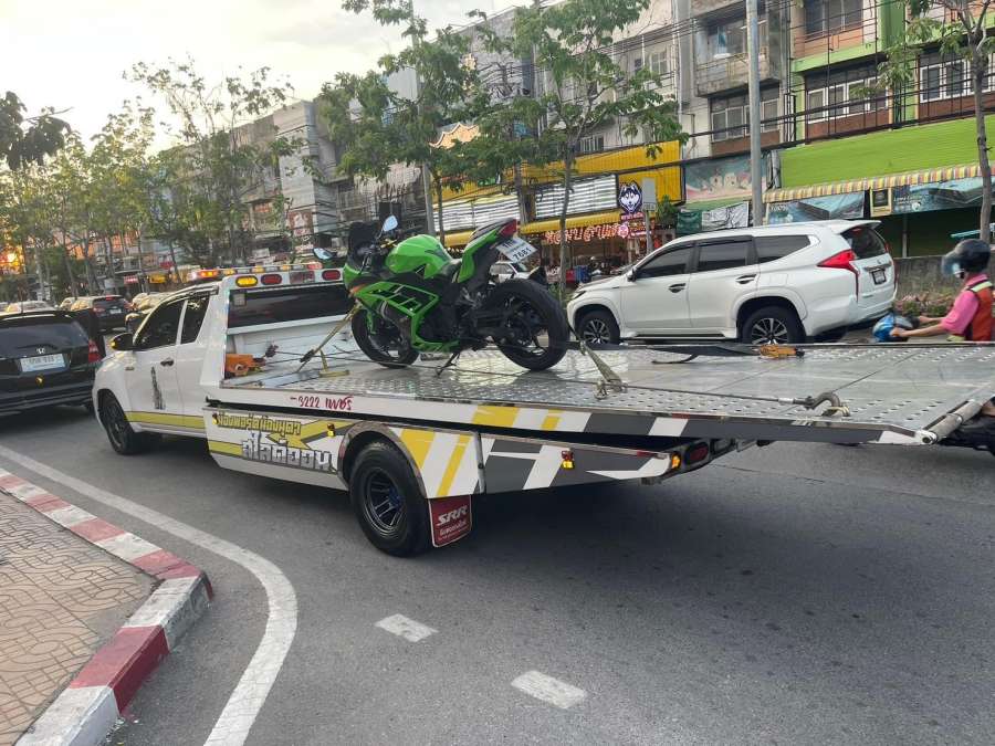 29 - https://petchcarslidedonmuang24hours.com | เพชร By น้องพอร์ตน้องนุดาสไลด์ออน ให้บริการรถยก รถสไลด์ รถลากจูง ตลอด 24 ชั่วโมง ราคาถูก บริการรวดเร็ว ครอบคลุมการขนส่งรถยนต์ มอเตอร์ไซค์ สินค้า และช่วยเหลือฉุกเฉิน