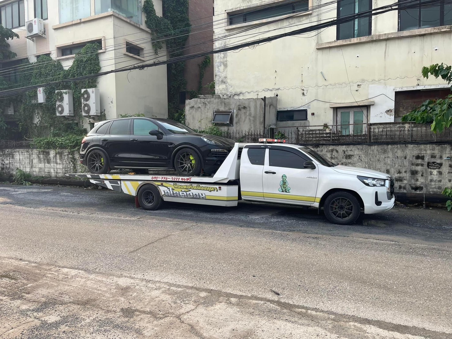 34 - https://petchcarslidedonmuang24hours.com | เพชร By น้องพอร์ตน้องนุดาสไลด์ออน ให้บริการรถยก รถสไลด์ รถลากจูง ตลอด 24 ชั่วโมง ราคาถูก บริการรวดเร็ว ครอบคลุมการขนส่งรถยนต์ มอเตอร์ไซค์ สินค้า และช่วยเหลือฉุกเฉิน