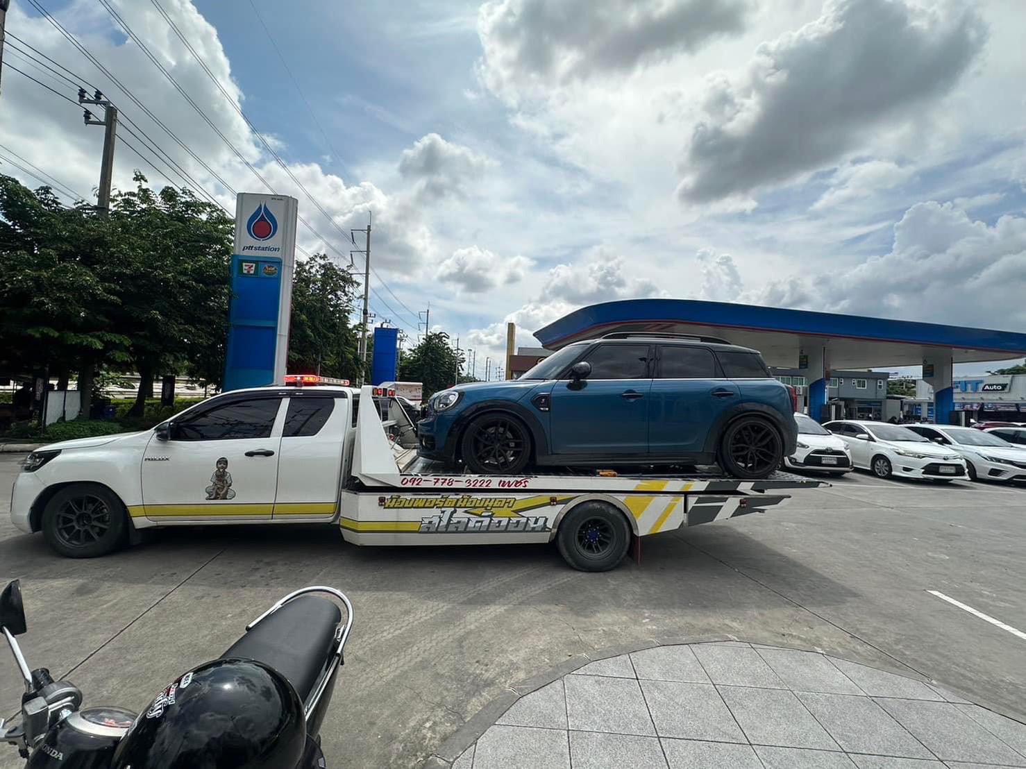 35 - https://petchcarslidedonmuang24hours.com | เพชร By น้องพอร์ตน้องนุดาสไลด์ออน ให้บริการรถยก รถสไลด์ รถลากจูง ตลอด 24 ชั่วโมง ราคาถูก บริการรวดเร็ว ครอบคลุมการขนส่งรถยนต์ มอเตอร์ไซค์ สินค้า และช่วยเหลือฉุกเฉิน