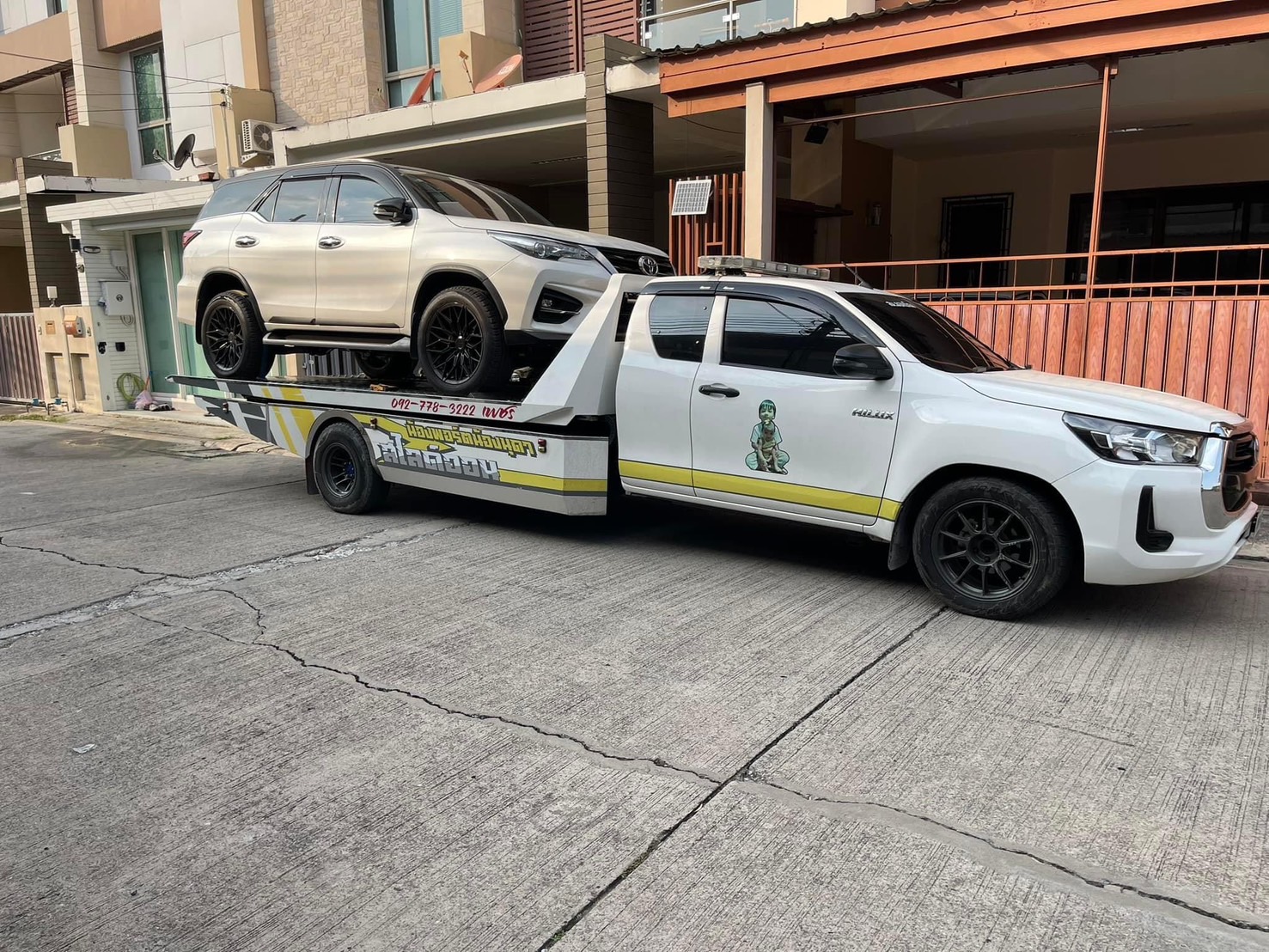 38 - https://petchcarslidedonmuang24hours.com | เพชร By น้องพอร์ตน้องนุดาสไลด์ออน ให้บริการรถยก รถสไลด์ รถลากจูง ตลอด 24 ชั่วโมง ราคาถูก บริการรวดเร็ว ครอบคลุมการขนส่งรถยนต์ มอเตอร์ไซค์ สินค้า และช่วยเหลือฉุกเฉิน