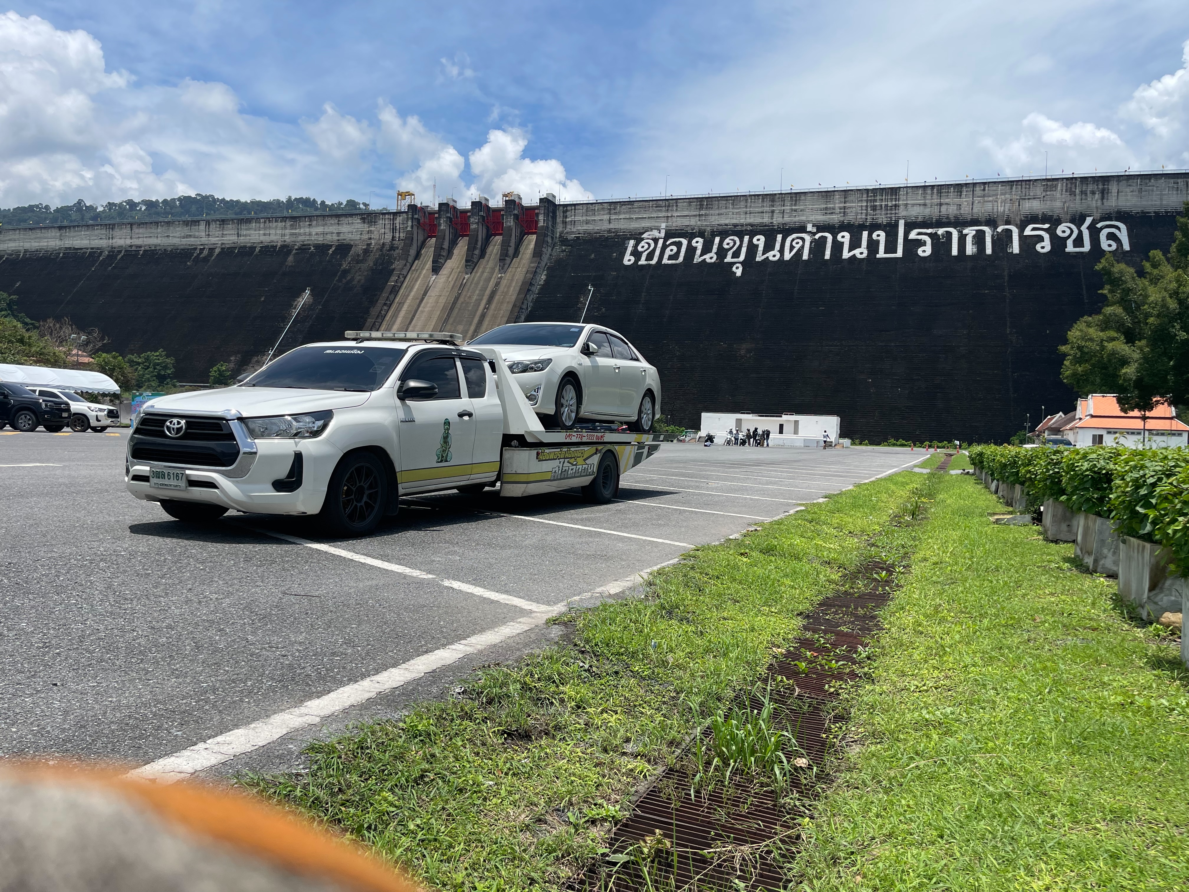 44 - https://petchcarslidedonmuang24hours.com | เพชร By น้องพอร์ตน้องนุดาสไลด์ออน ให้บริการรถยก รถสไลด์ รถลากจูง ตลอด 24 ชั่วโมง ราคาถูก บริการรวดเร็ว ครอบคลุมการขนส่งรถยนต์ มอเตอร์ไซค์ สินค้า และช่วยเหลือฉุกเฉิน