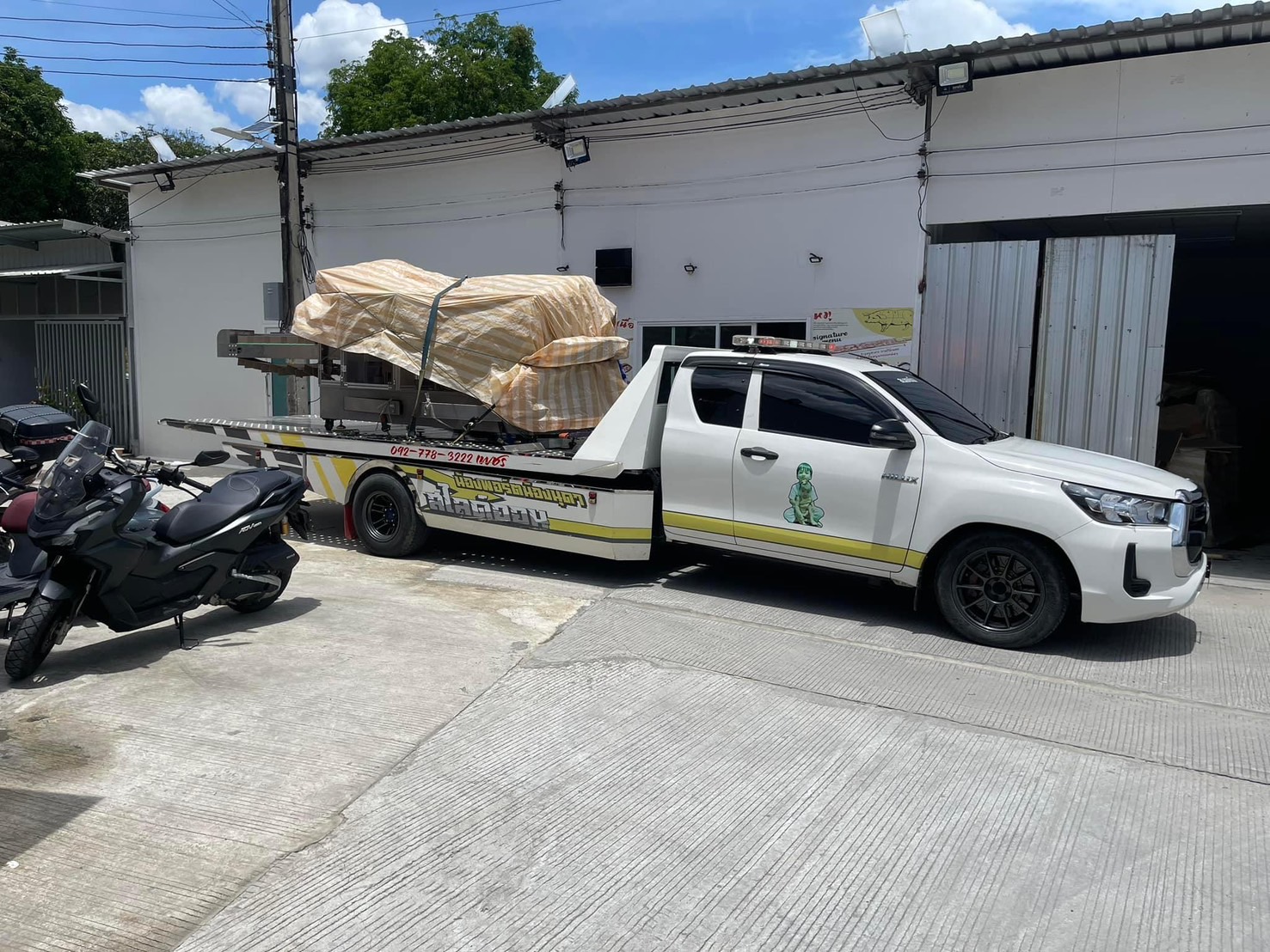 45 - https://petchcarslidedonmuang24hours.com | เพชร By น้องพอร์ตน้องนุดาสไลด์ออน ให้บริการรถยก รถสไลด์ รถลากจูง ตลอด 24 ชั่วโมง ราคาถูก บริการรวดเร็ว ครอบคลุมการขนส่งรถยนต์ มอเตอร์ไซค์ สินค้า และช่วยเหลือฉุกเฉิน