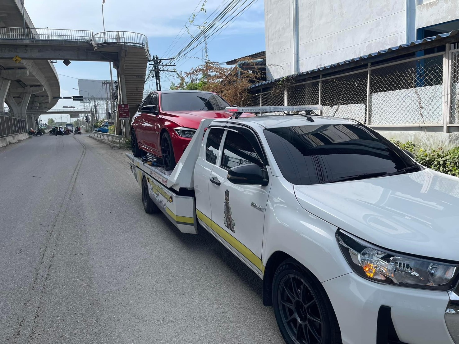 46 - https://petchcarslidedonmuang24hours.com | เพชร By น้องพอร์ตน้องนุดาสไลด์ออน ให้บริการรถยก รถสไลด์ รถลากจูง ตลอด 24 ชั่วโมง ราคาถูก บริการรวดเร็ว ครอบคลุมการขนส่งรถยนต์ มอเตอร์ไซค์ สินค้า และช่วยเหลือฉุกเฉิน