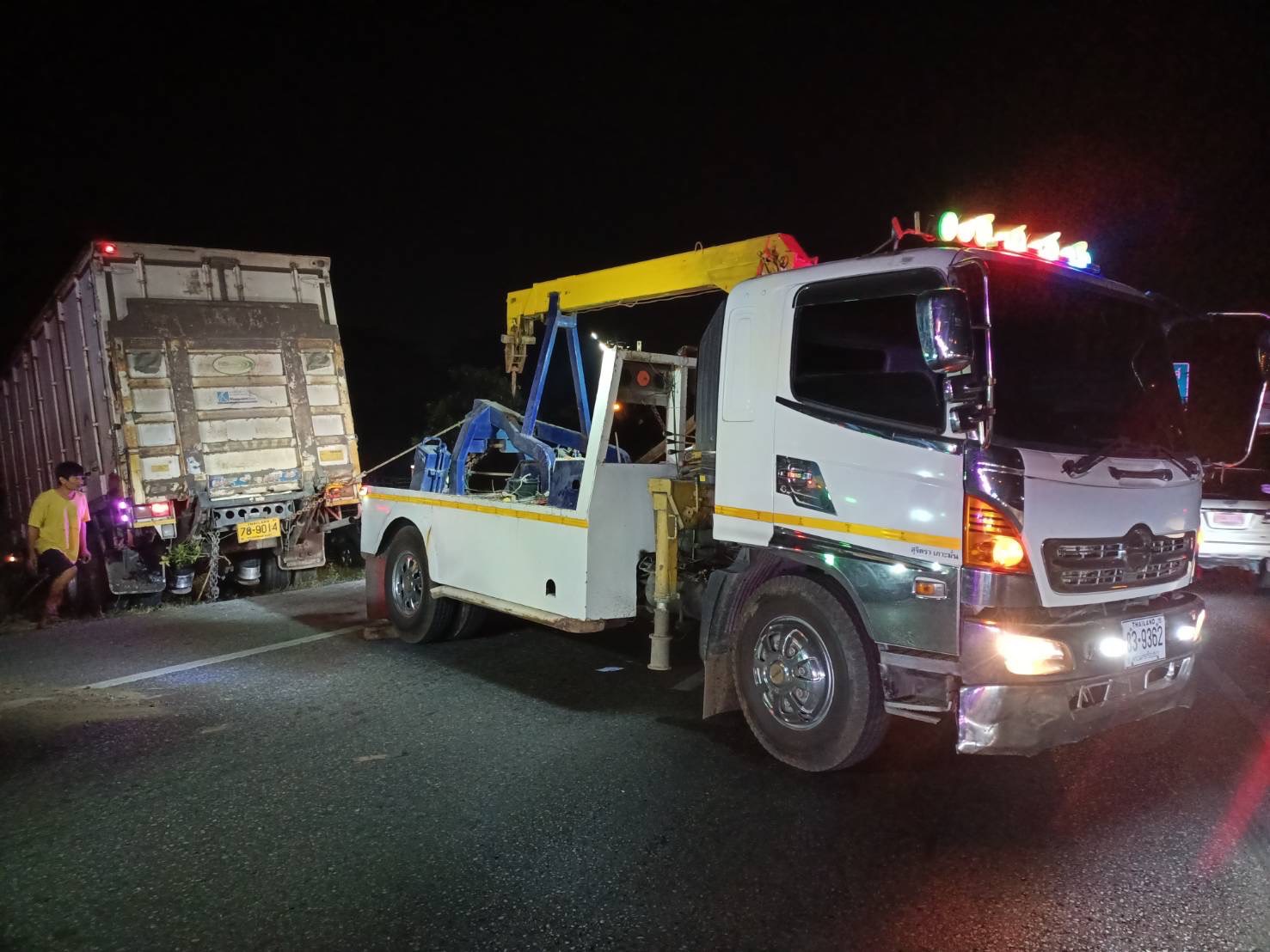 47 - https://petchcarslidedonmuang24hours.com | เพชร By น้องพอร์ตน้องนุดาสไลด์ออน ให้บริการรถยก รถสไลด์ รถลากจูง ตลอด 24 ชั่วโมง ราคาถูก บริการรวดเร็ว ครอบคลุมการขนส่งรถยนต์ มอเตอร์ไซค์ สินค้า และช่วยเหลือฉุกเฉิน