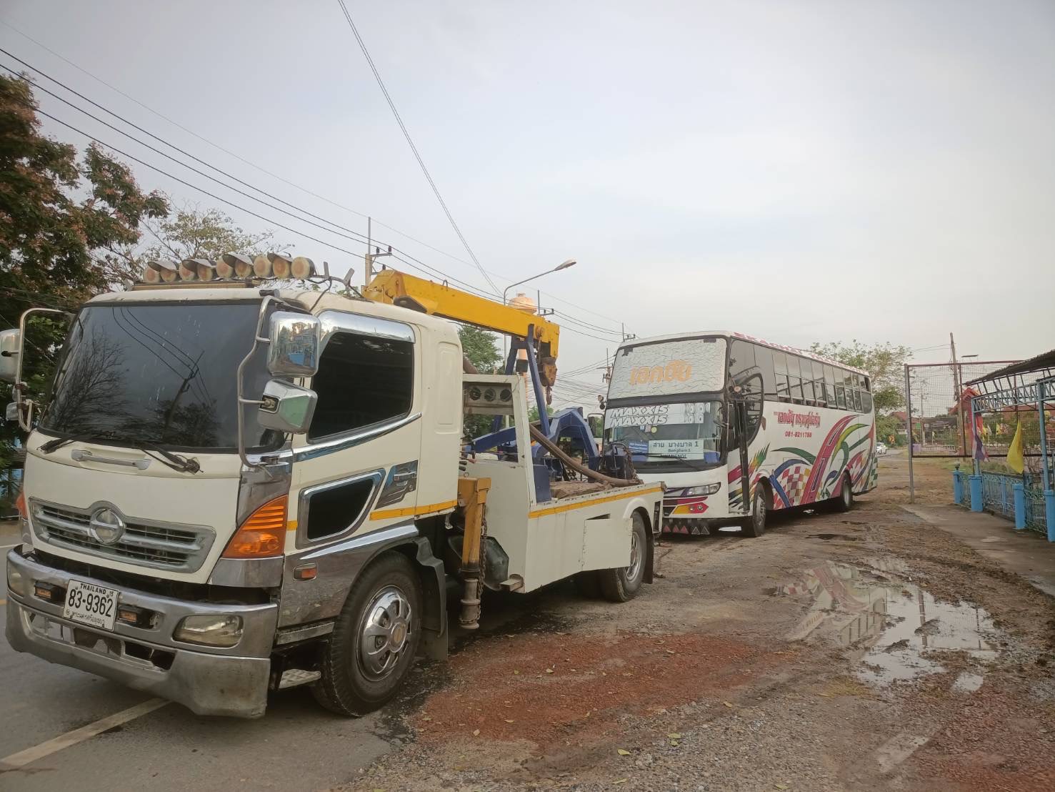 51 - https://petchcarslidedonmuang24hours.com | เพชร By น้องพอร์ตน้องนุดาสไลด์ออน ให้บริการรถยก รถสไลด์ รถลากจูง ตลอด 24 ชั่วโมง ราคาถูก บริการรวดเร็ว ครอบคลุมการขนส่งรถยนต์ มอเตอร์ไซค์ สินค้า และช่วยเหลือฉุกเฉิน